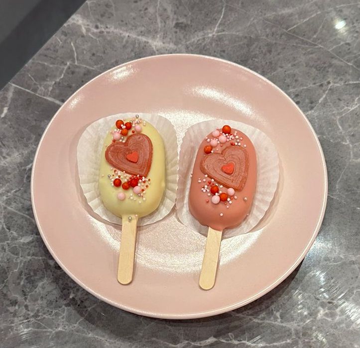 valentine cakesicles - كعك عيد الحب