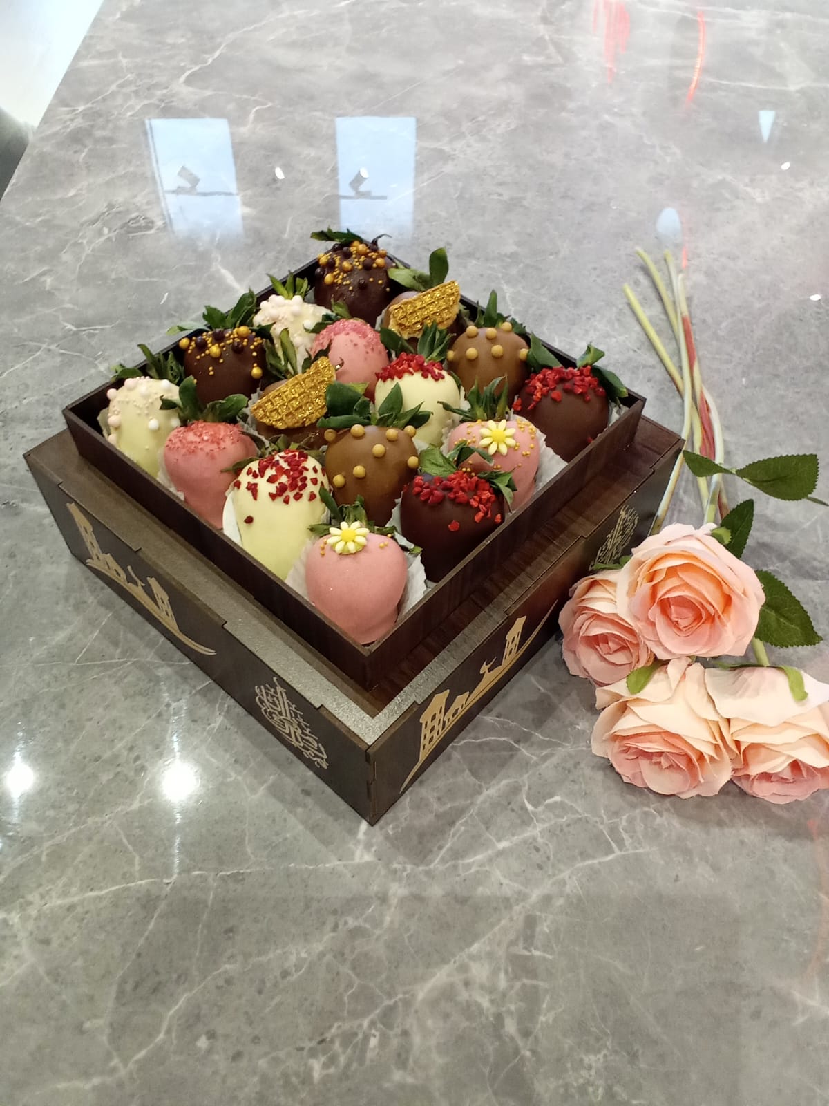 Ramadan Mubarak Wooden Strawberry Box