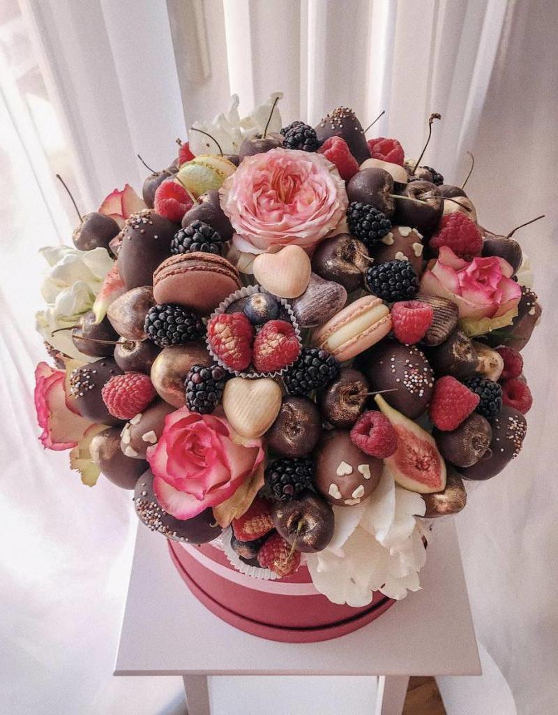 بوكية شوكولاته وورد
